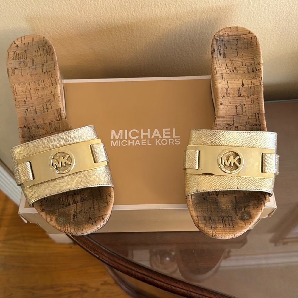 Metallic leather platform, gold sandals